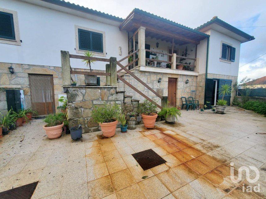 Maison traditionnelle T4 à Campos e Vila Meã de 247 m²