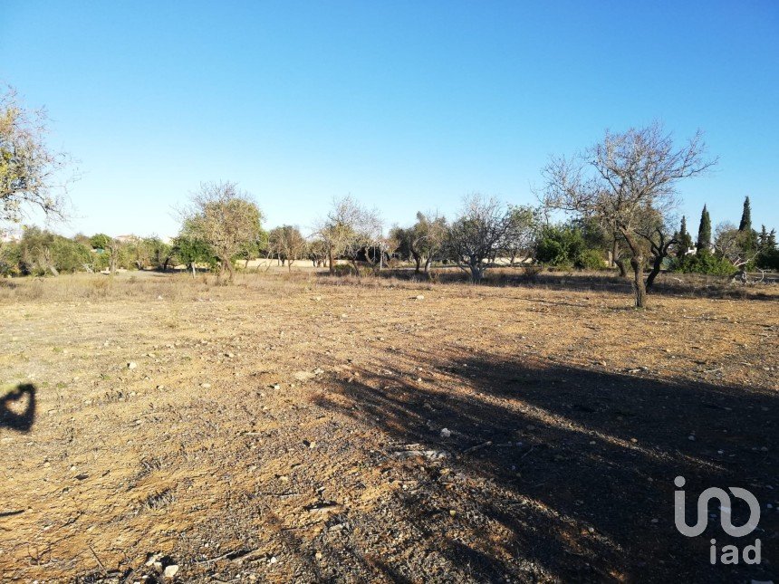 Land in Quelfes of 3,400 m²