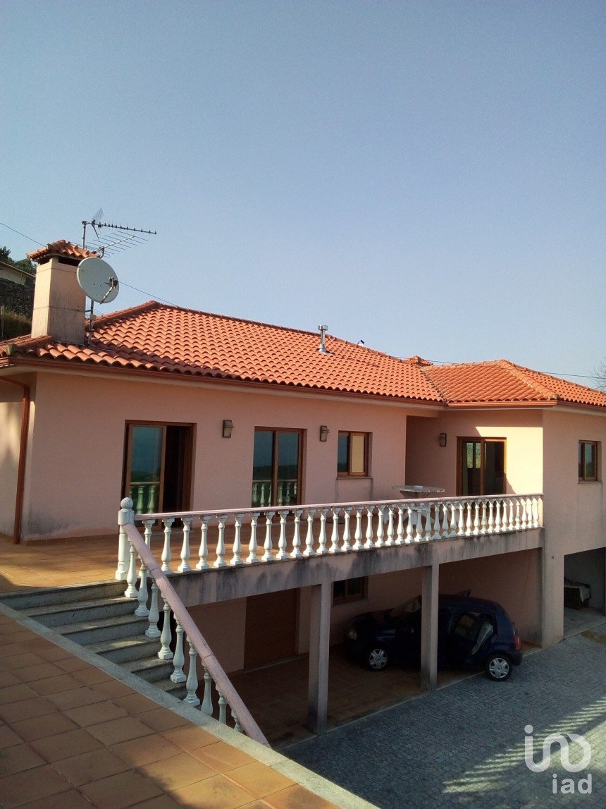 Casa tradicional T2 em Miranda de 275 m²