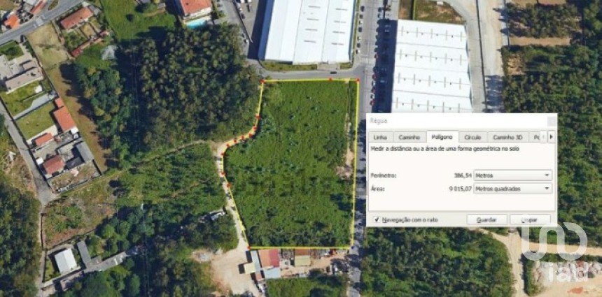 Terrain à Serzedo E Perosinho de 9 000 m²