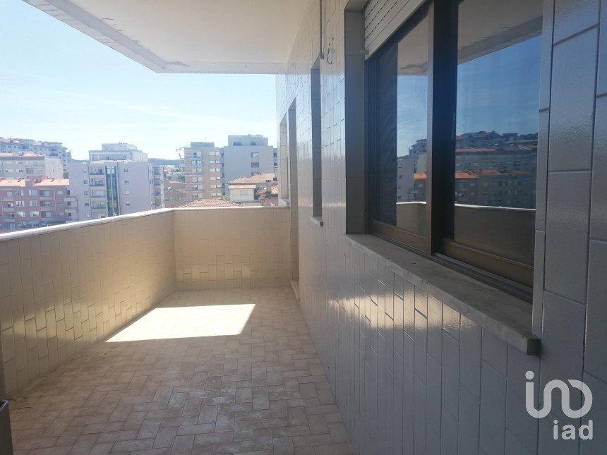 Apartment T3 in Oliveira De Azeméis, Santiago De Riba-Ul, Ul, Macinhata Da Seixa E Madail of 153 m²