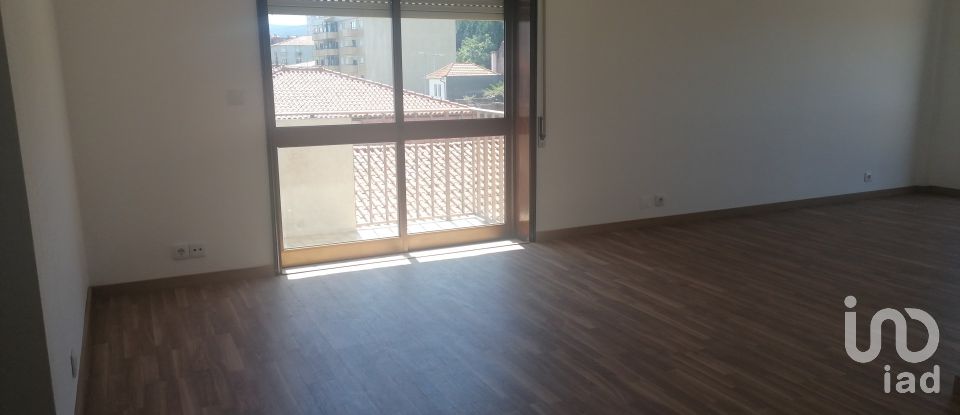 Apartment T3 in Oliveira De Azeméis, Santiago De Riba-Ul, Ul, Macinhata Da Seixa E Madail of 153 m²
