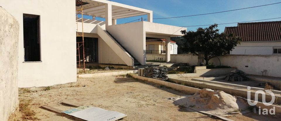 House T4 in Alfeizerão of 250 m²