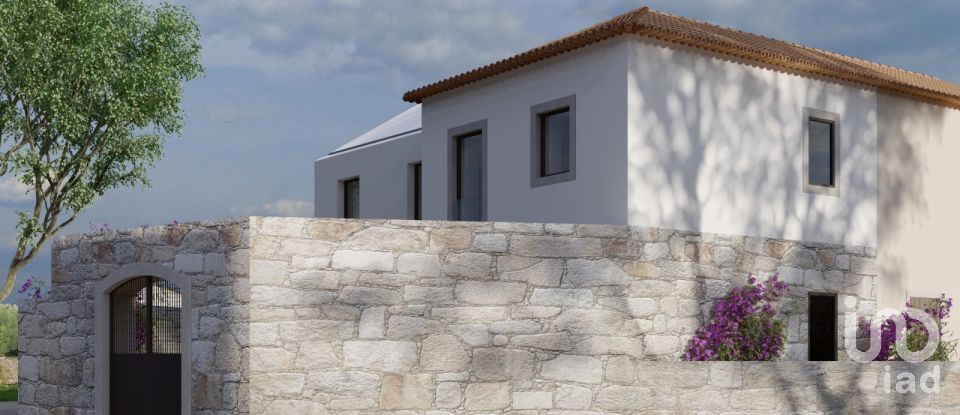 Maison de village T3 à Podentes de 181 m²