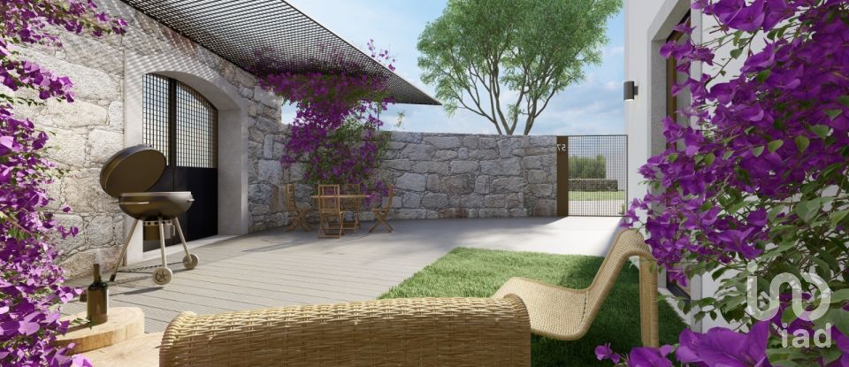 Maison de village T3 à Podentes de 181 m²