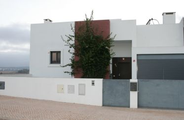 House T4 in Mexilhoeira Grande of 227 m²