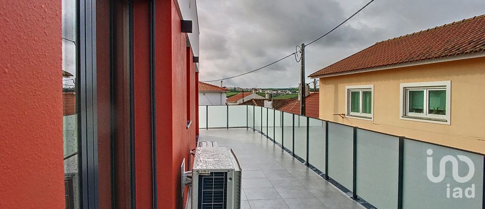 Apartment T2 in São Pedro da Cadeira of 80 m²