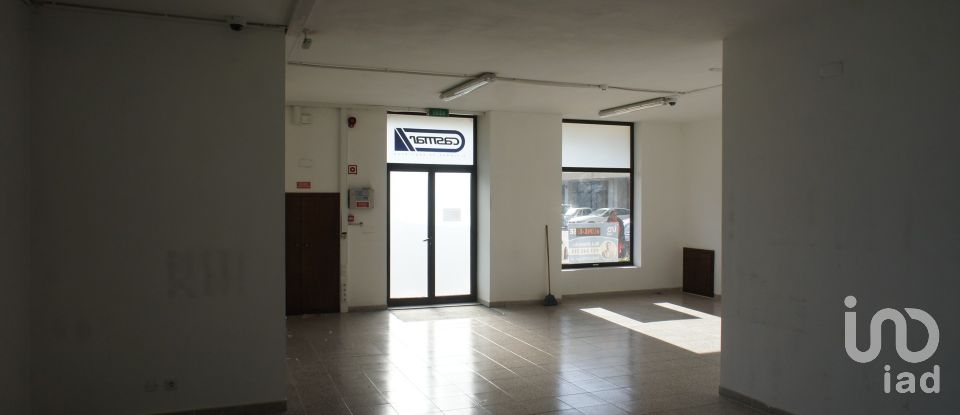 Shop / premises commercial in Vilar de andorinho of 246 m²
