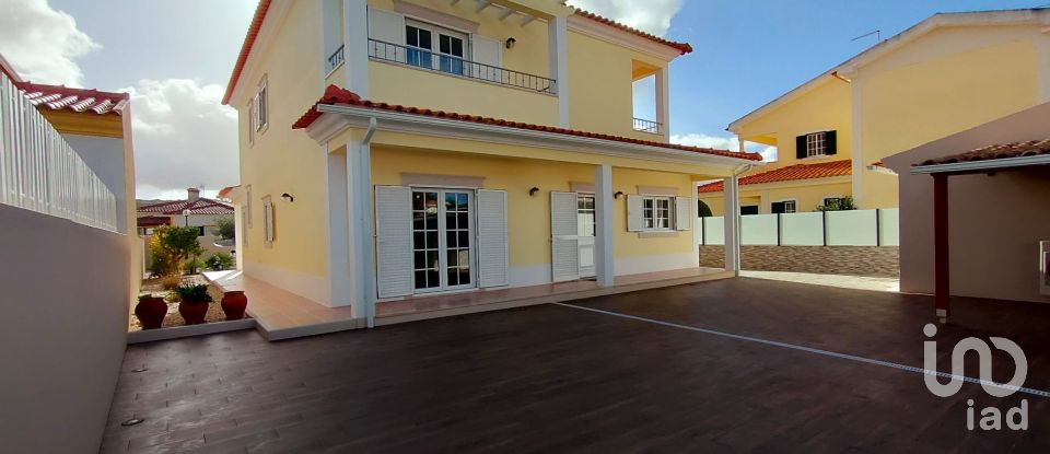 Casa / Villa T4 em Santa Maria, São Pedro e Sobral da Lagoa de 166 m²