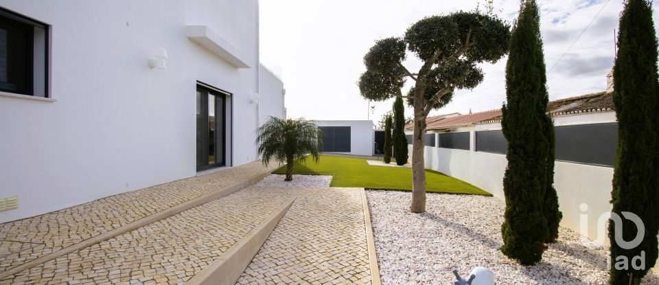 House T3 in Altura of 329 m²