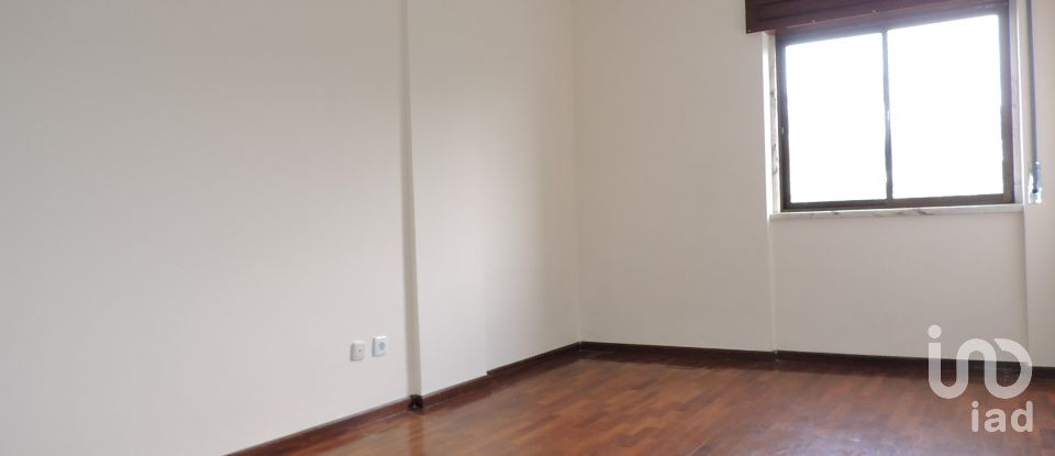 Apartment T2 in Rio de Mouro of 85 m²