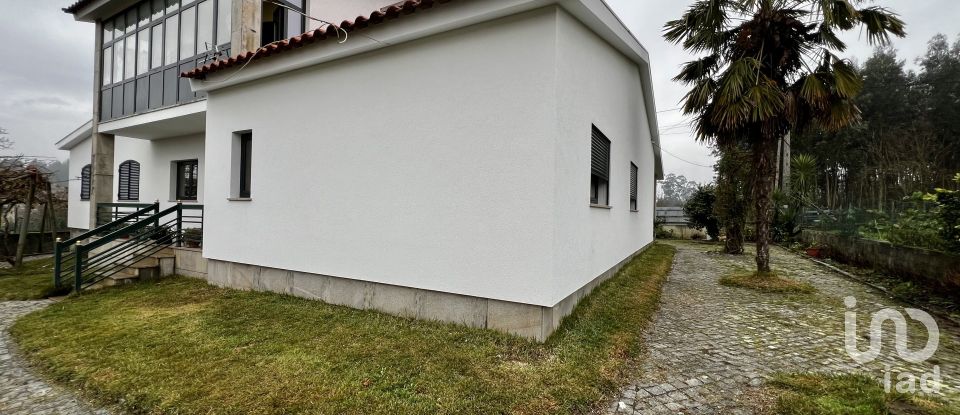 Casa T4 em Oliveira de Frades, Souto de Lafões e Sejães de 284 m²
