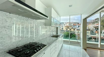 Apartment T3 in Funchal (Sé) of 150 m²