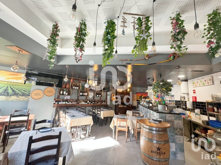 Shop / premises commercial in Faro (Sé e São Pedro) of 90 m²