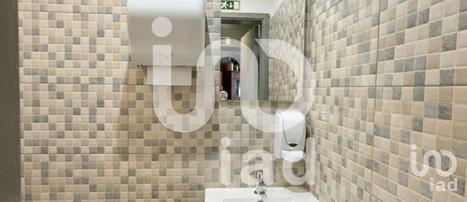 Shop / premises commercial in Faro (Sé e São Pedro) of 90 m²