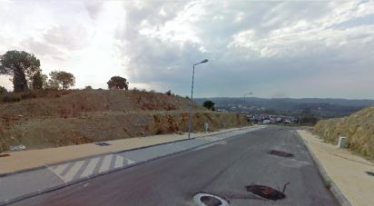 Terrain à Cernache de 485 m²