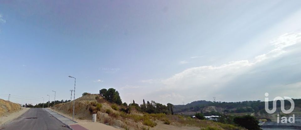 Terrain à Cernache de 485 m²