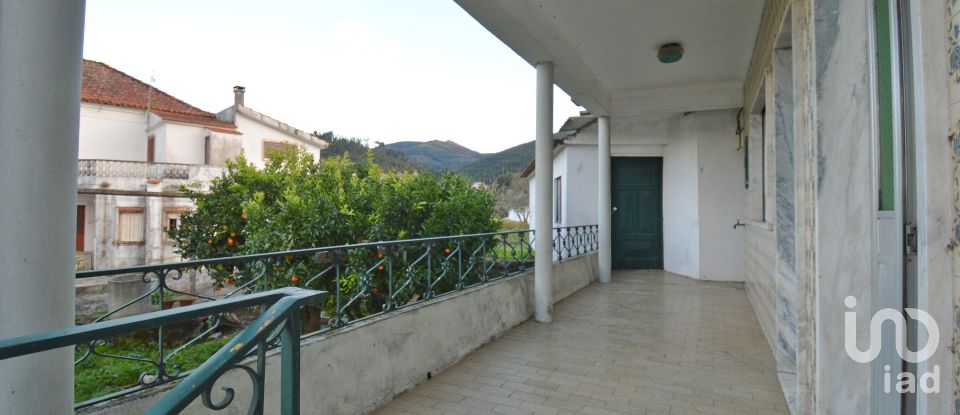 Maison traditionnelle T3 à Espinhal de 296 m²