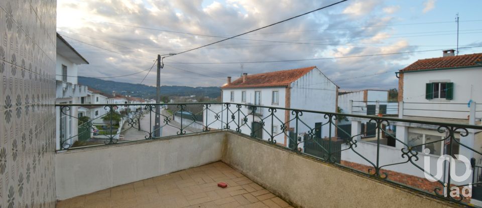 Maison traditionnelle T3 à Espinhal de 296 m²