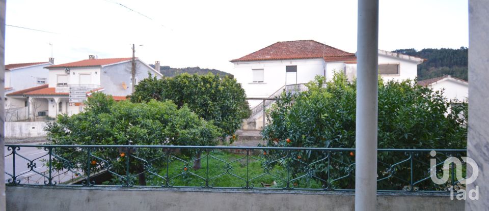 Maison traditionnelle T3 à Espinhal de 296 m²