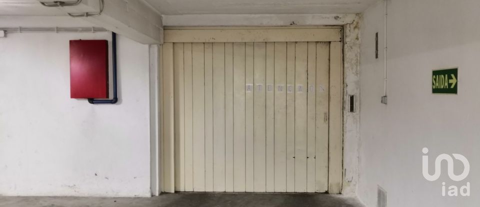 Parking/garage/box à Campolide de 13 m²