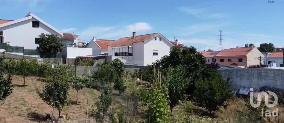 Terrain à Pontinha e Famões de 322 m²