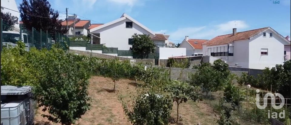 Terrain à Pontinha e Famões de 322 m²