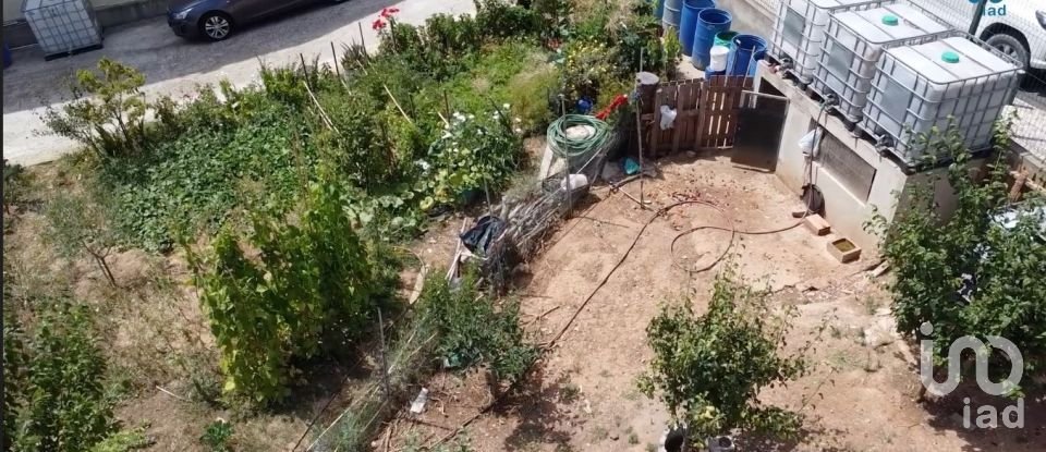 Terrain à Pontinha e Famões de 322 m²