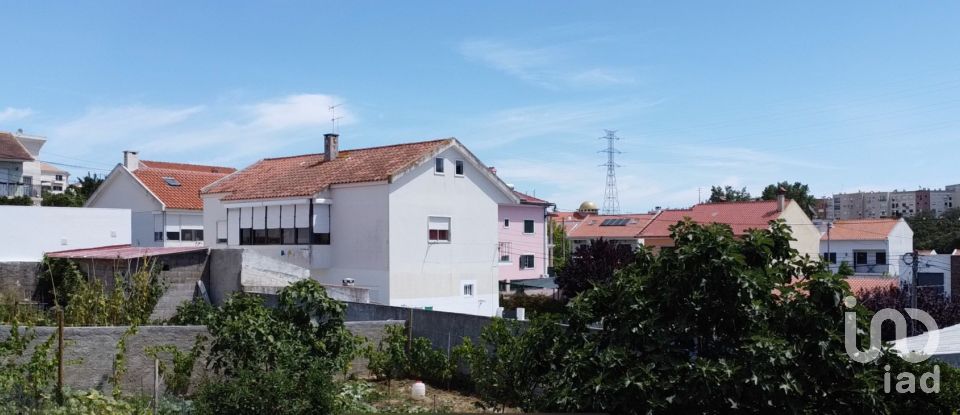 Terrain à Pontinha e Famões de 322 m²