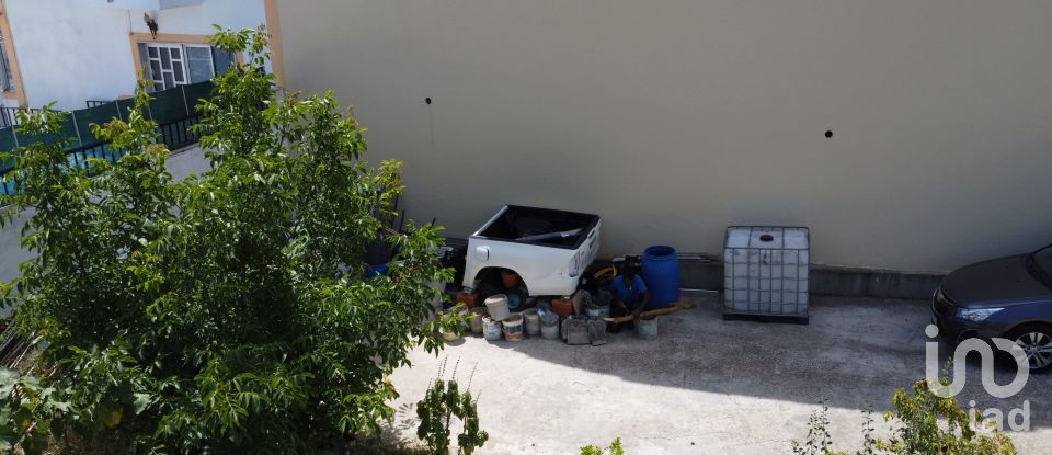 Terrain à Pontinha e Famões de 322 m²