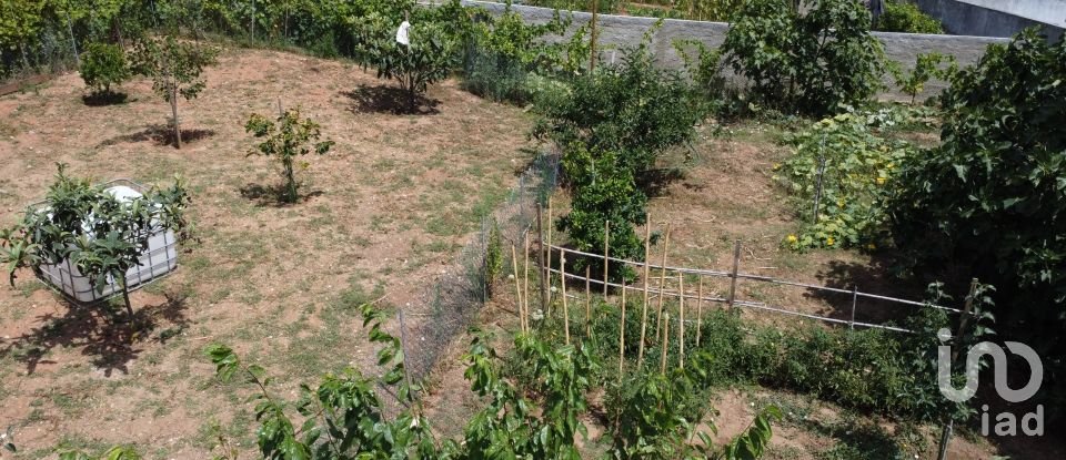 Terrain à Pontinha e Famões de 322 m²