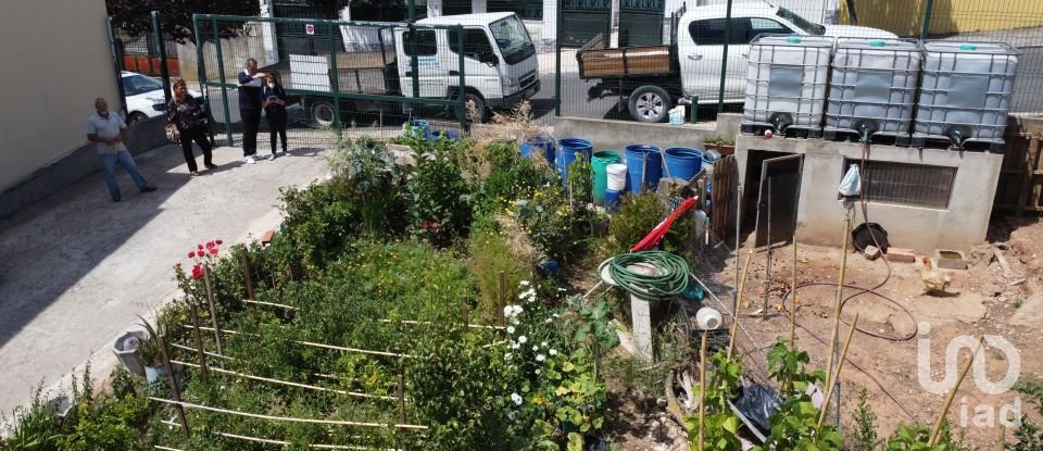 Terrain à Pontinha e Famões de 322 m²