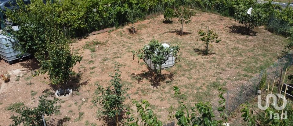 Terrain à Pontinha e Famões de 322 m²