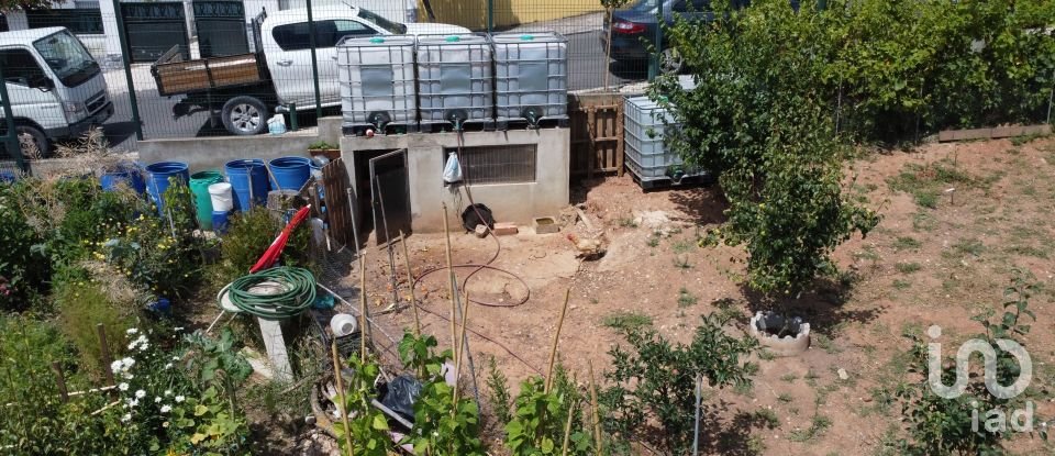 Terrain à Pontinha e Famões de 322 m²