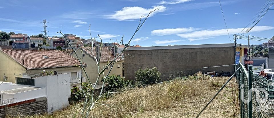 Terrain à Pontinha e Famões de 363 m²