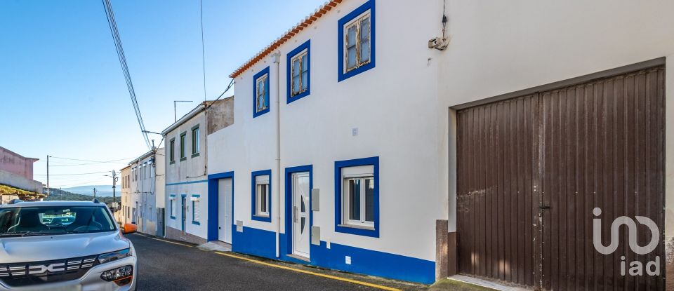 Traditional house T3 in Nazaré of 102 m²