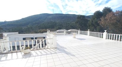 Gîte T16 à Bucelas de 892 m²