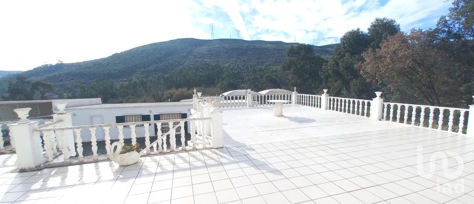 Casa T16 em Bucelas de 892 m²