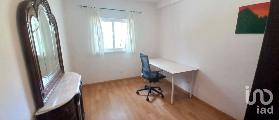 Casa T16 em Bucelas de 892 m²