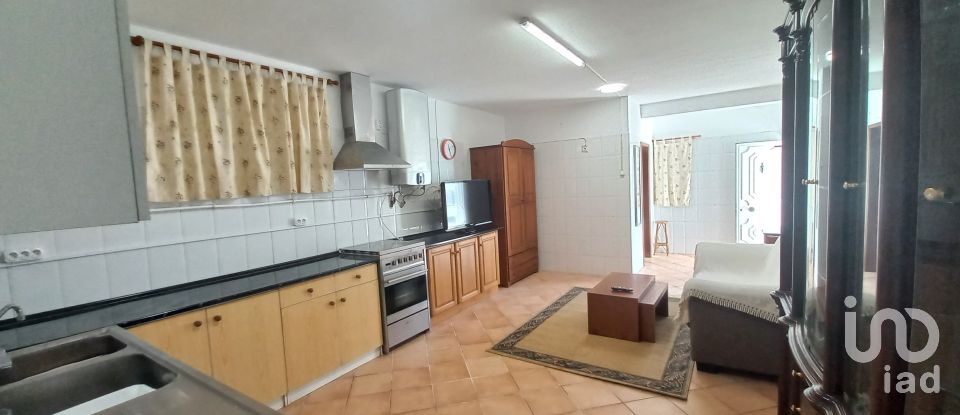 Casa T16 em Bucelas de 892 m²