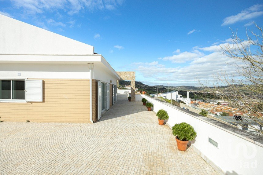 Lodge T5 in Arruda dos Vinhos of 469 m²