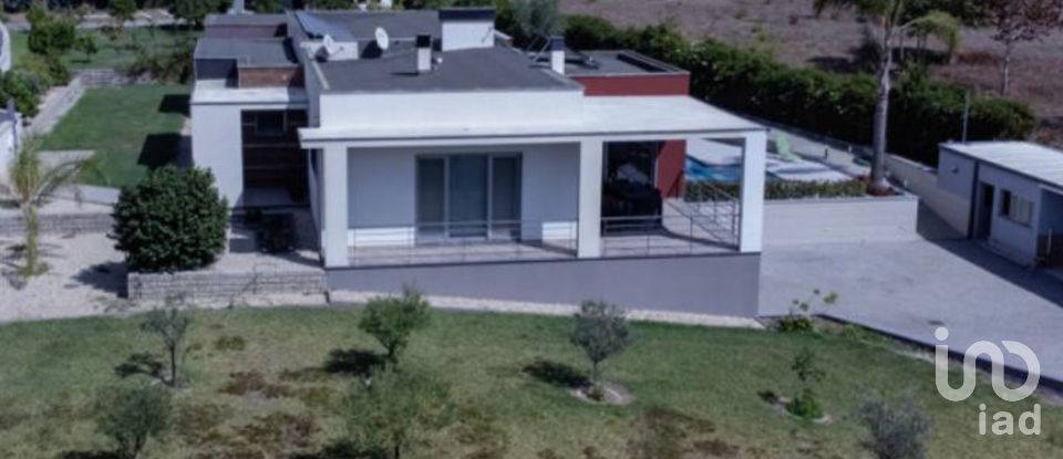 Lodge T4 in Carriço of 557 m²