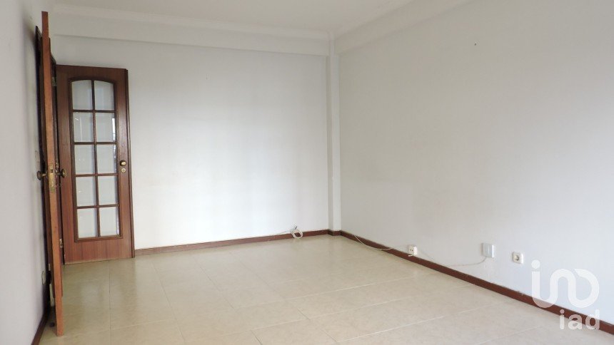 Apartment T1 in Massamá e Monte Abraão of 78 m²