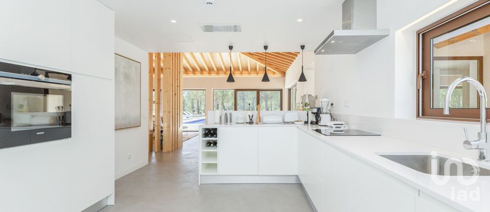 House T4 in Grândola e Santa Margarida da Serra of 340 m²