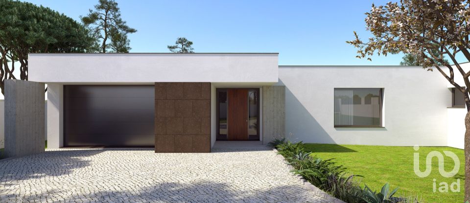 House T3 in Reguengo Grande of 145 m²