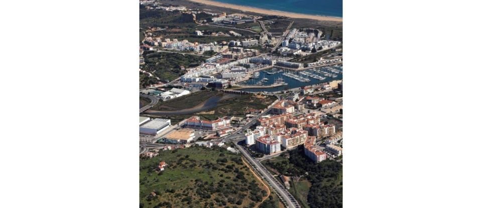 Terreno urbano em Lagos (São Sebastião e Santa Maria) de 1 169 m²