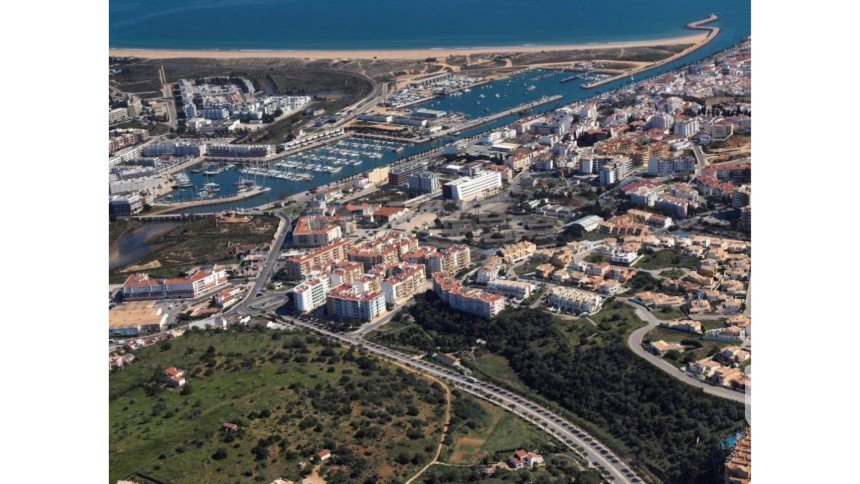 Terreno urbano em Lagos (São Sebastião e Santa Maria) de 1 474 m²