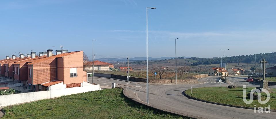 Lodge T5 in Vimioso of 143 m²