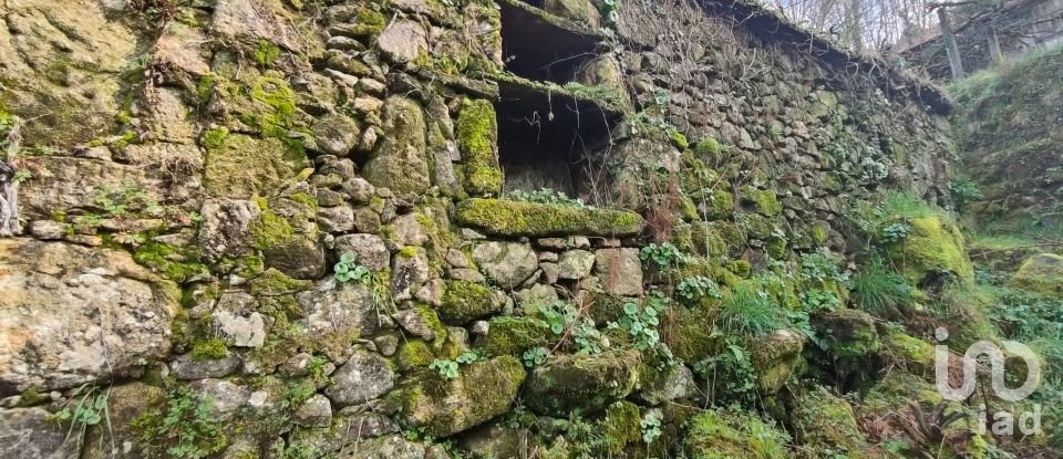 Maison de village T4 à Covas de 241 m²