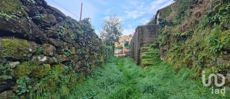 Maison de village T4 à Covas de 241 m²